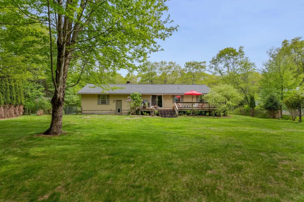 302 Foreside Road Topsham ME 04086