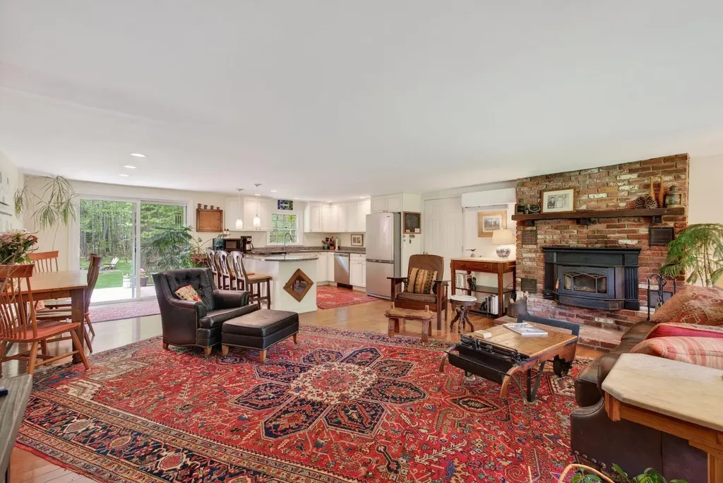 302 Foreside Road Topsham ME 04086