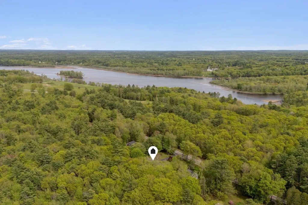 302 Foreside Road Topsham ME 04086