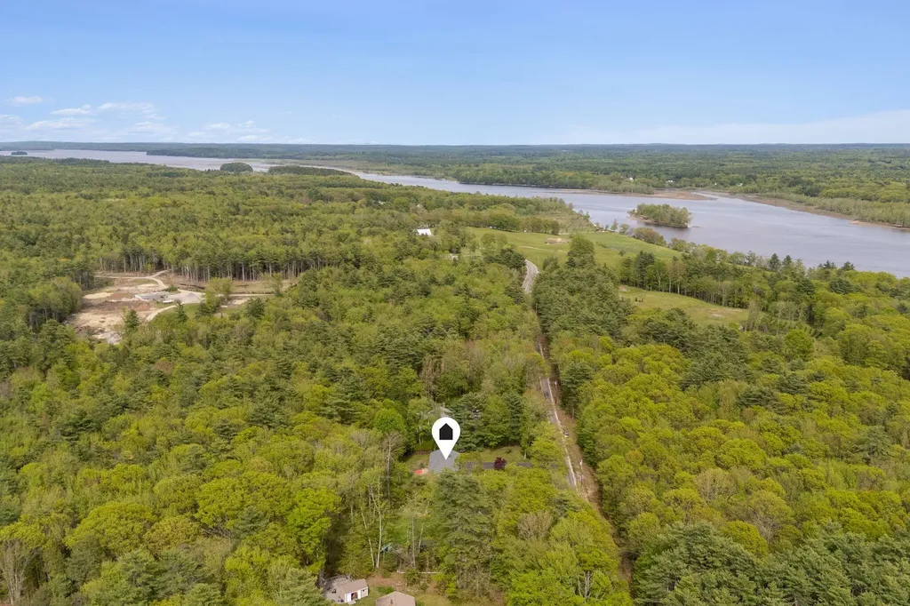 302 Foreside Road Topsham ME 04086