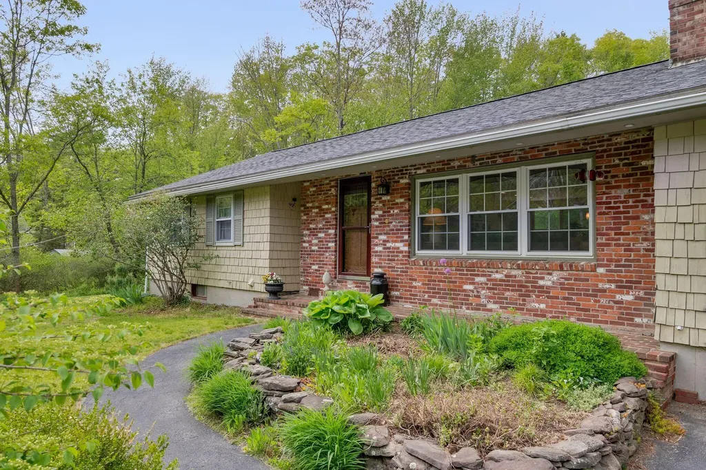 302 Foreside Road Topsham ME 04086
