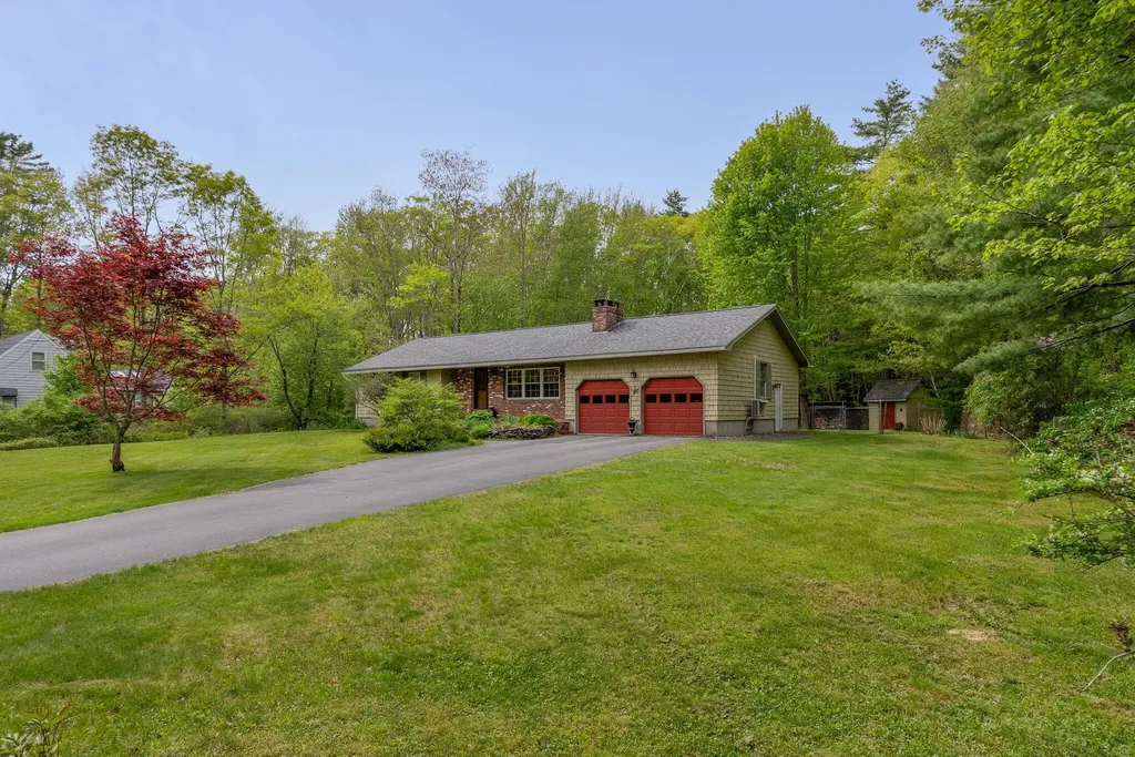 302 Foreside Road Topsham ME 04086