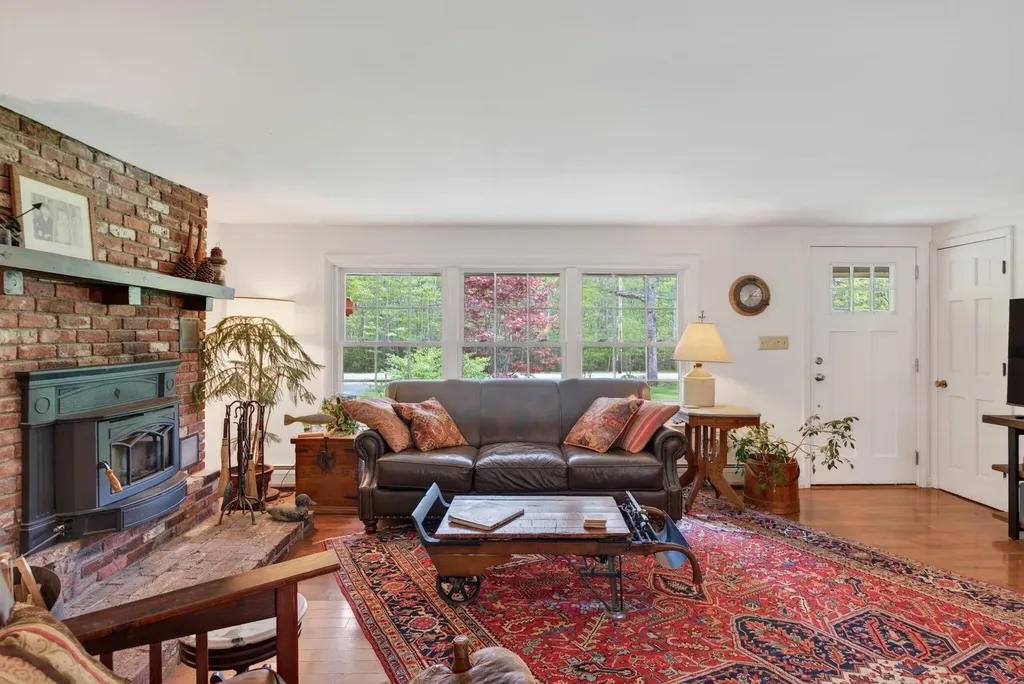 302 Foreside Road Topsham ME 04086