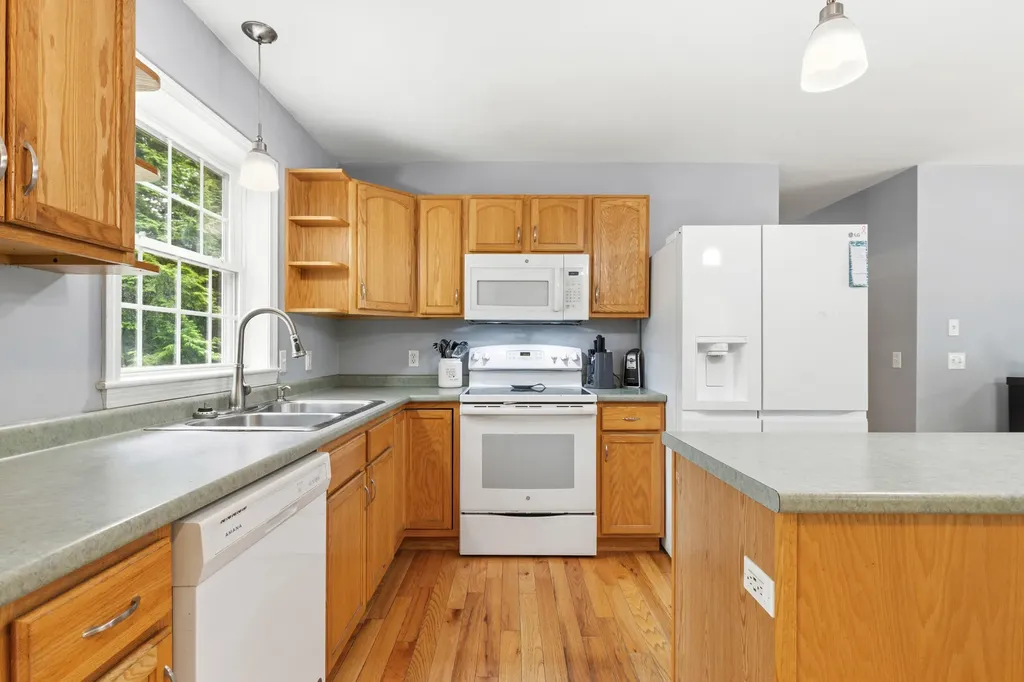 10 Briarwood Drive New Gloucester ME 04260
