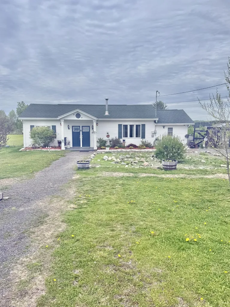 48 Notre Dame Road Grand Isle ME 04746