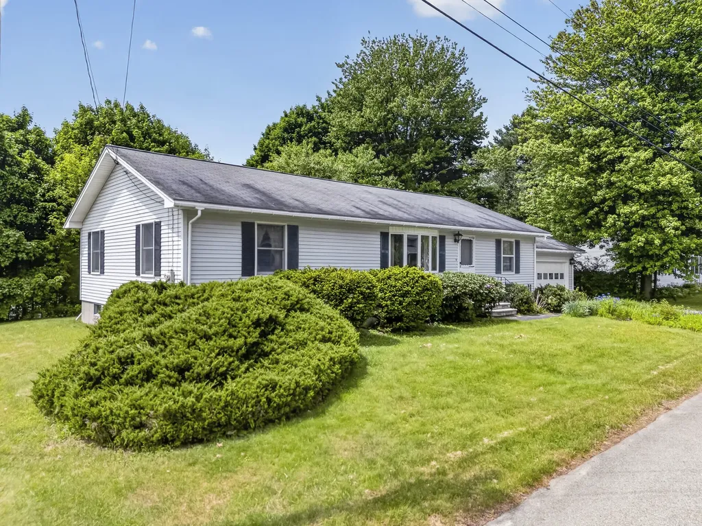 15 Owen Street Lewiston ME 04240