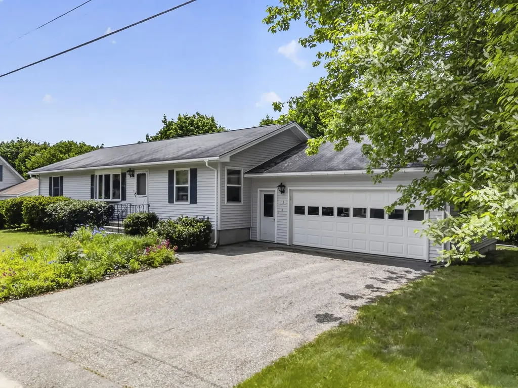 15 Owen Street Lewiston ME 04240