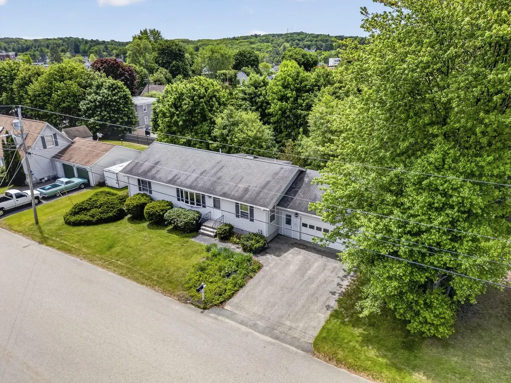 15 Owen Street Lewiston ME 04240