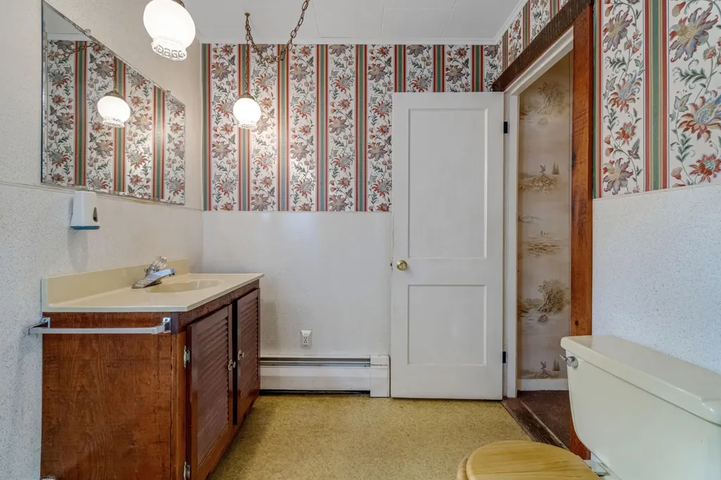 209 Oak Hill Road Auburn ME 04210