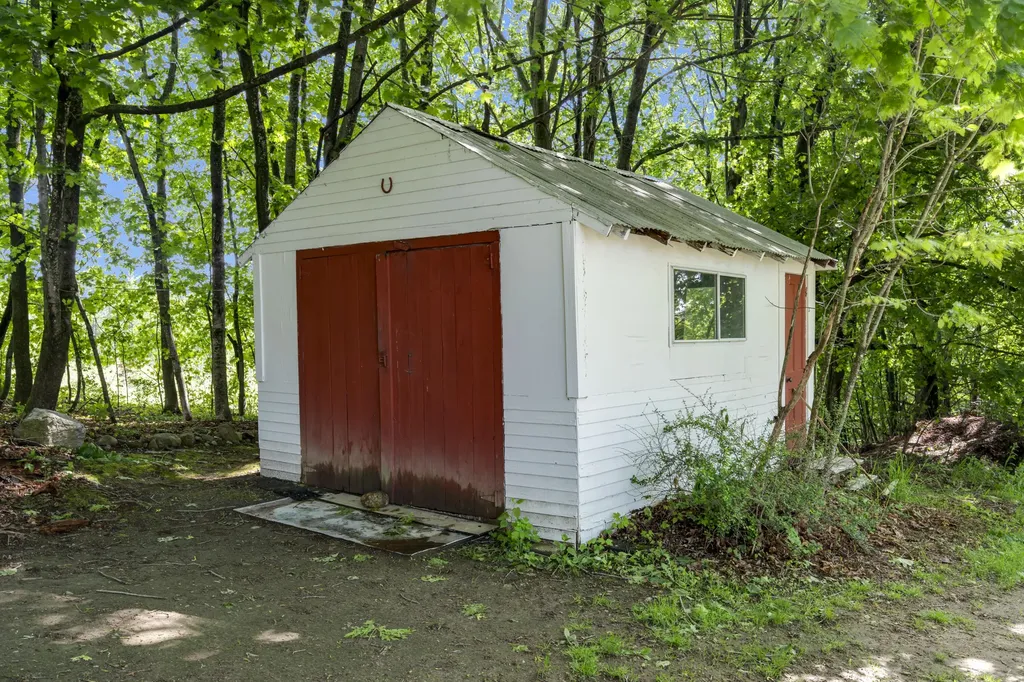 209 Oak Hill Road Auburn ME 04210