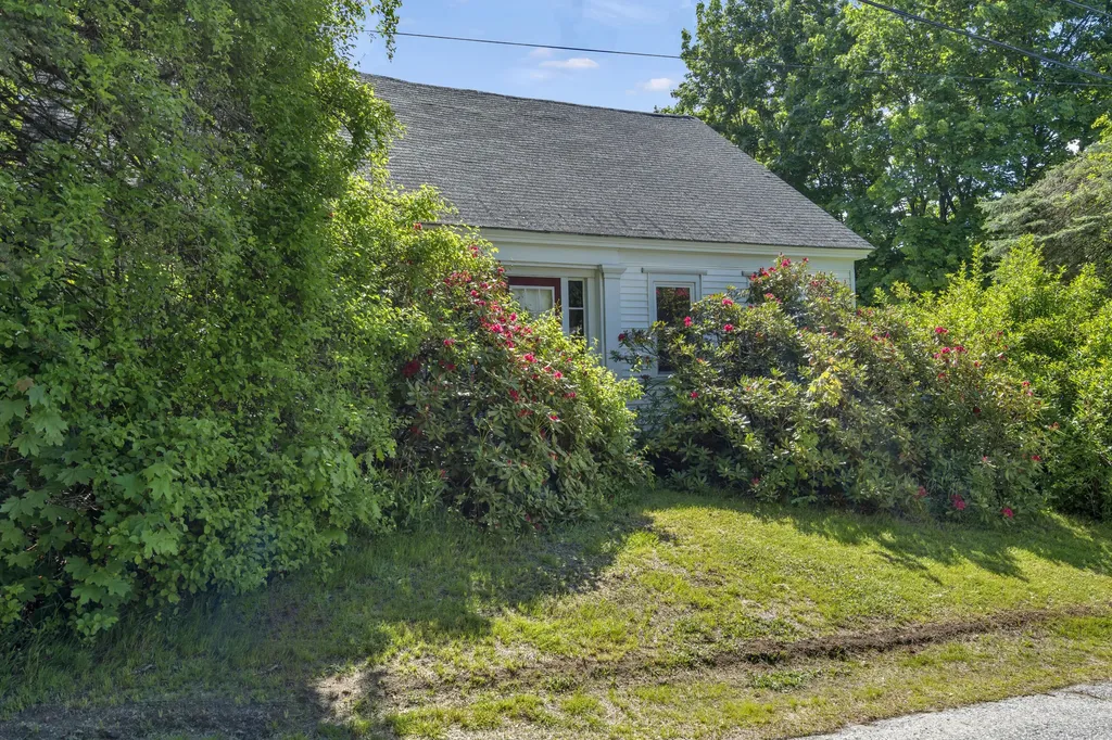 209 Oak Hill Road Auburn ME 04210
