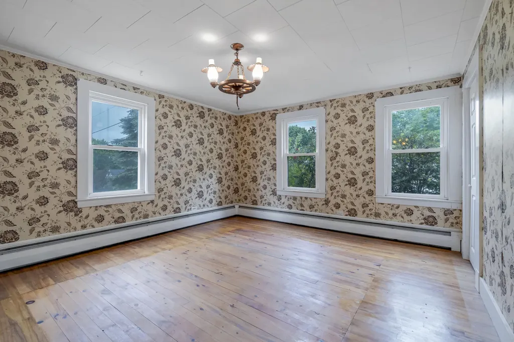209 Oak Hill Road Auburn ME 04210