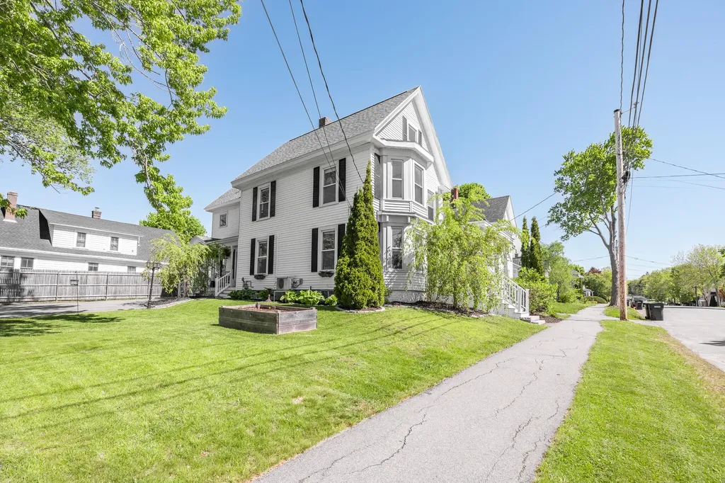 153 W Broadway Bangor ME 04401