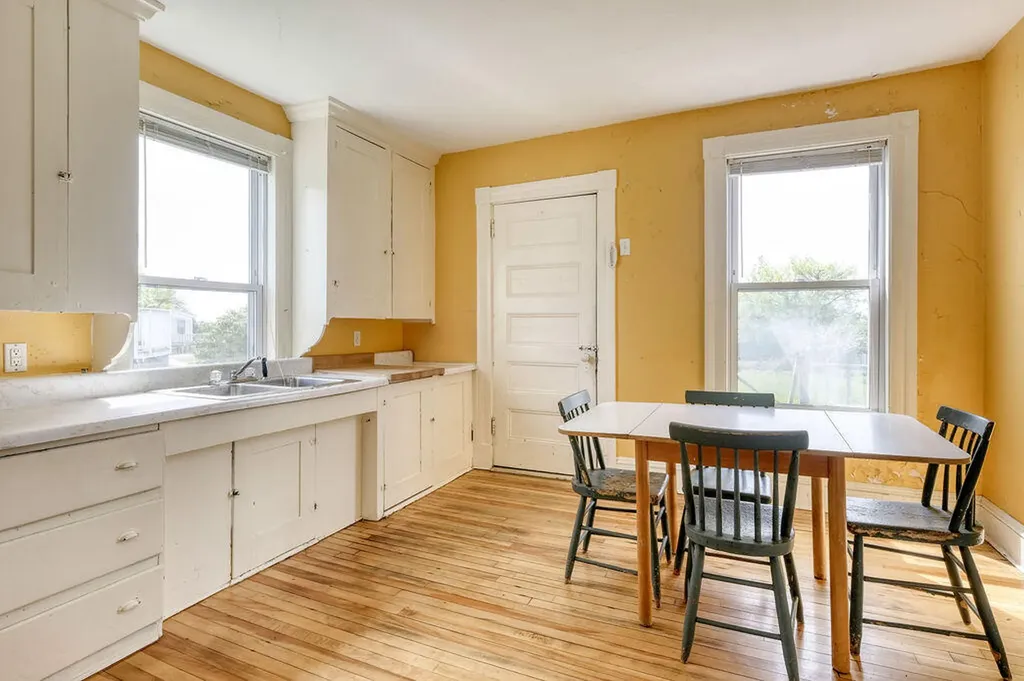 8 Pleasant Street Stonington ME 04681