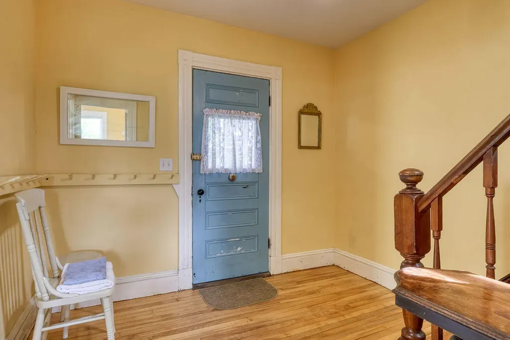 8 Pleasant Street Stonington ME 04681