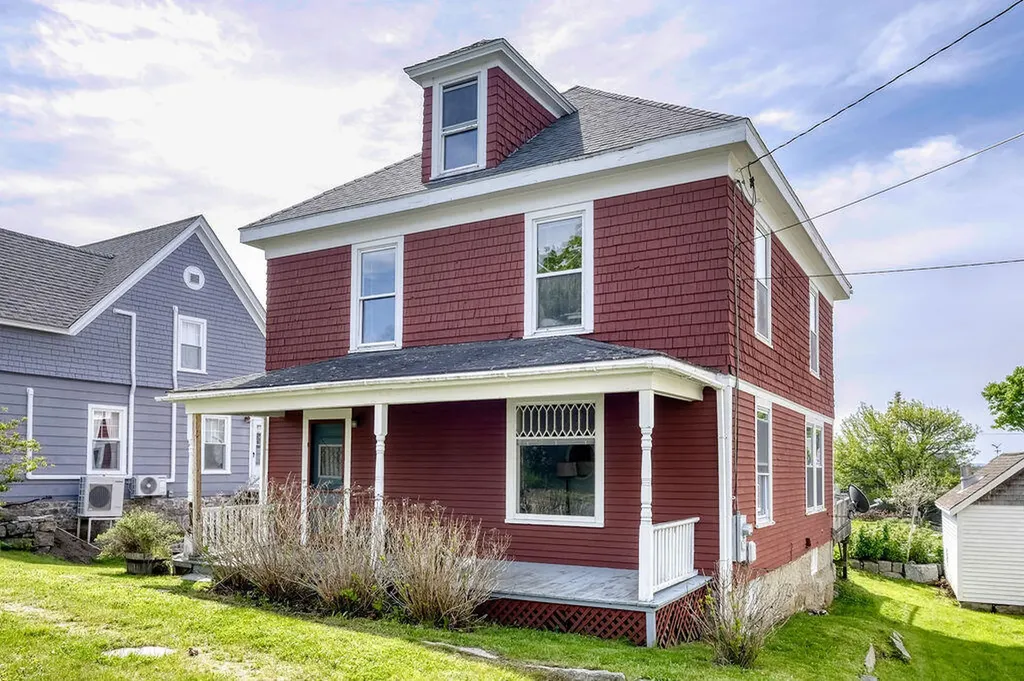 8 Pleasant Street Stonington ME 04681