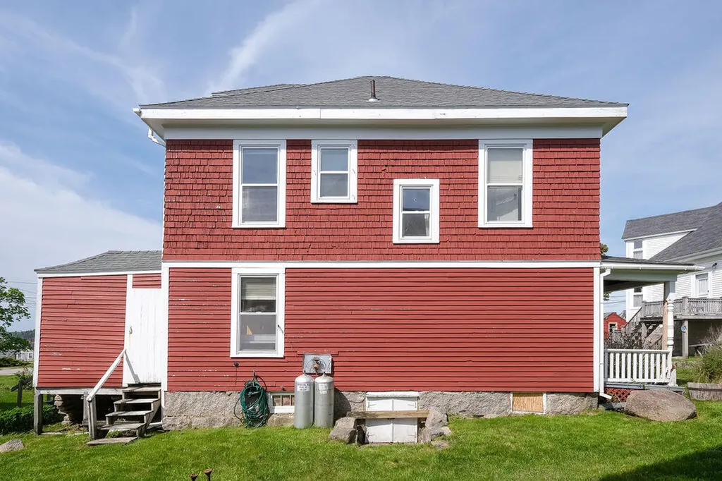 8 Pleasant Street Stonington ME 04681