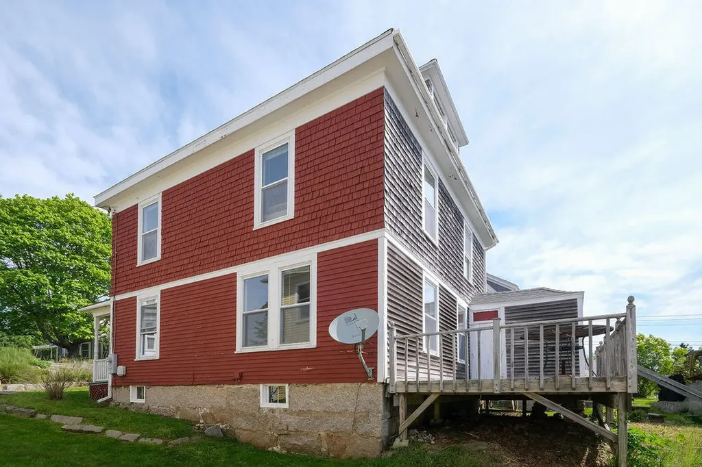 8 Pleasant Street Stonington ME 04681