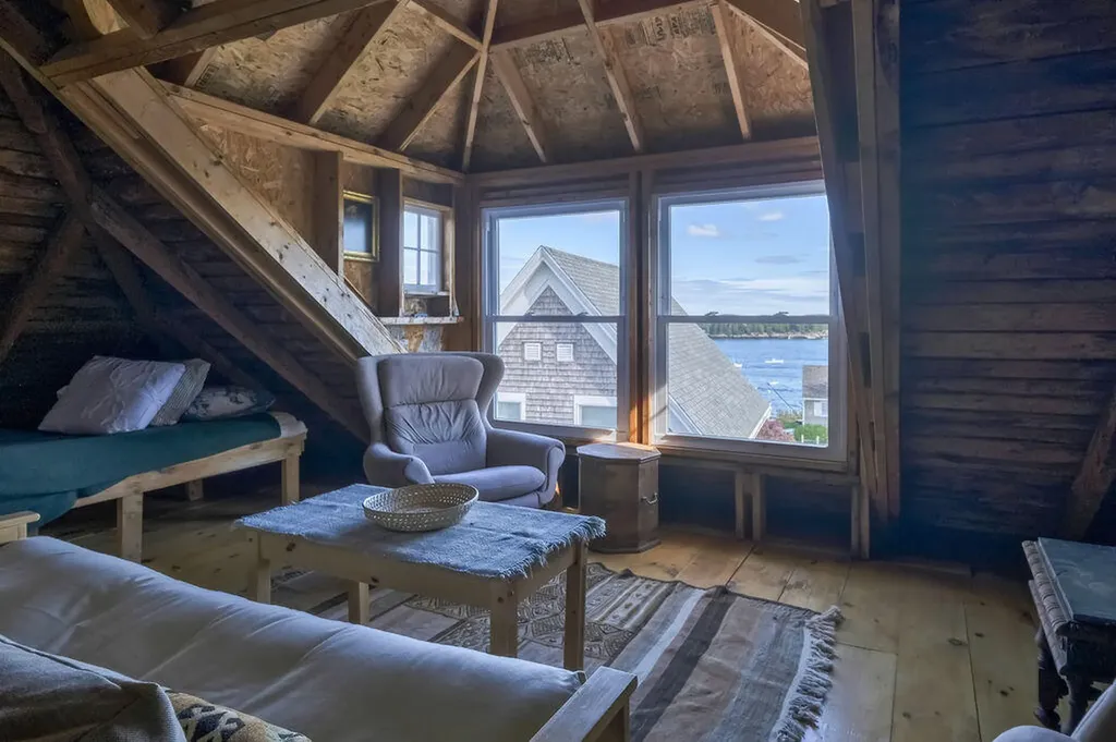 8 Pleasant Street Stonington ME 04681