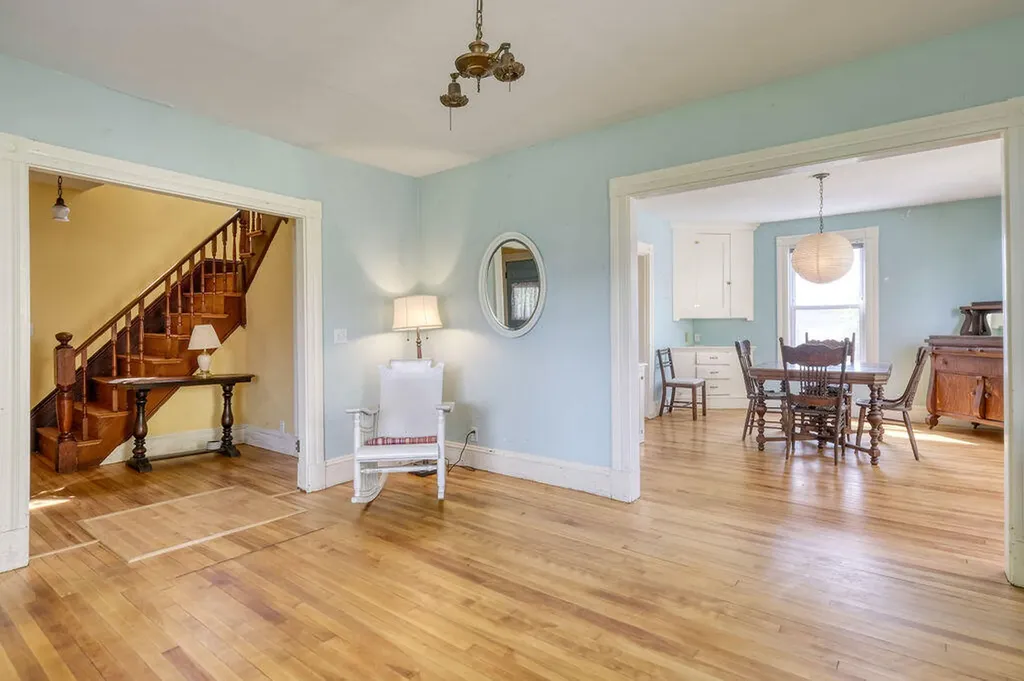 8 Pleasant Street Stonington ME 04681