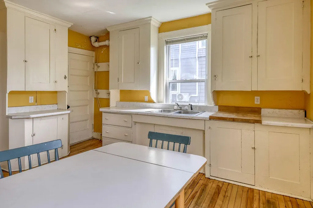 8 Pleasant Street Stonington ME 04681