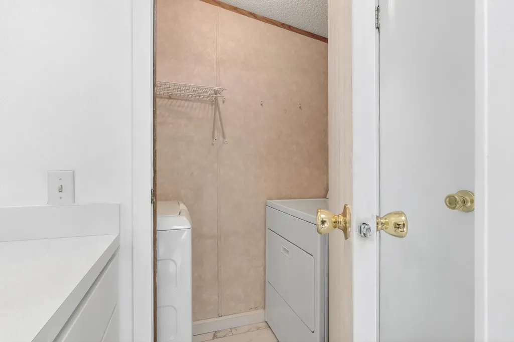 439 Castner Road Waldoboro ME 04572