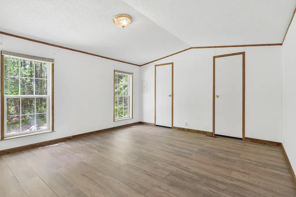439 Castner Road Waldoboro ME 04572