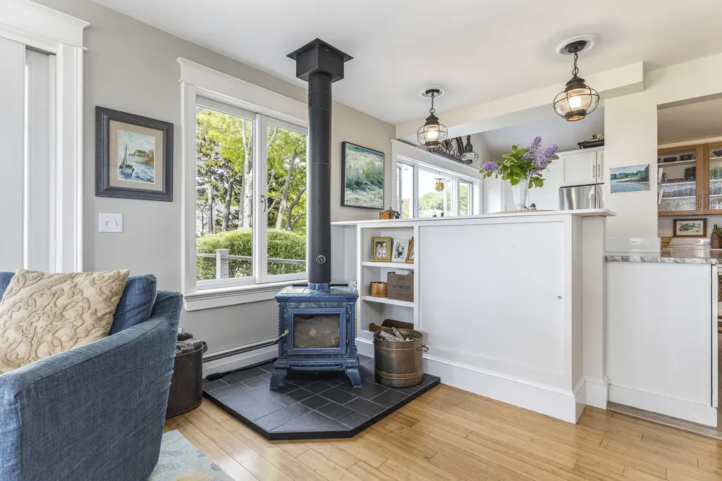 17 3rd Street Portland ME 04108