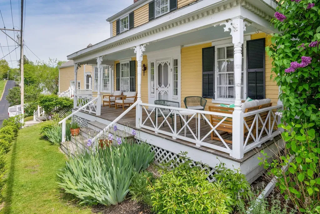 9 Bradbury Street Wiscasset ME 04578