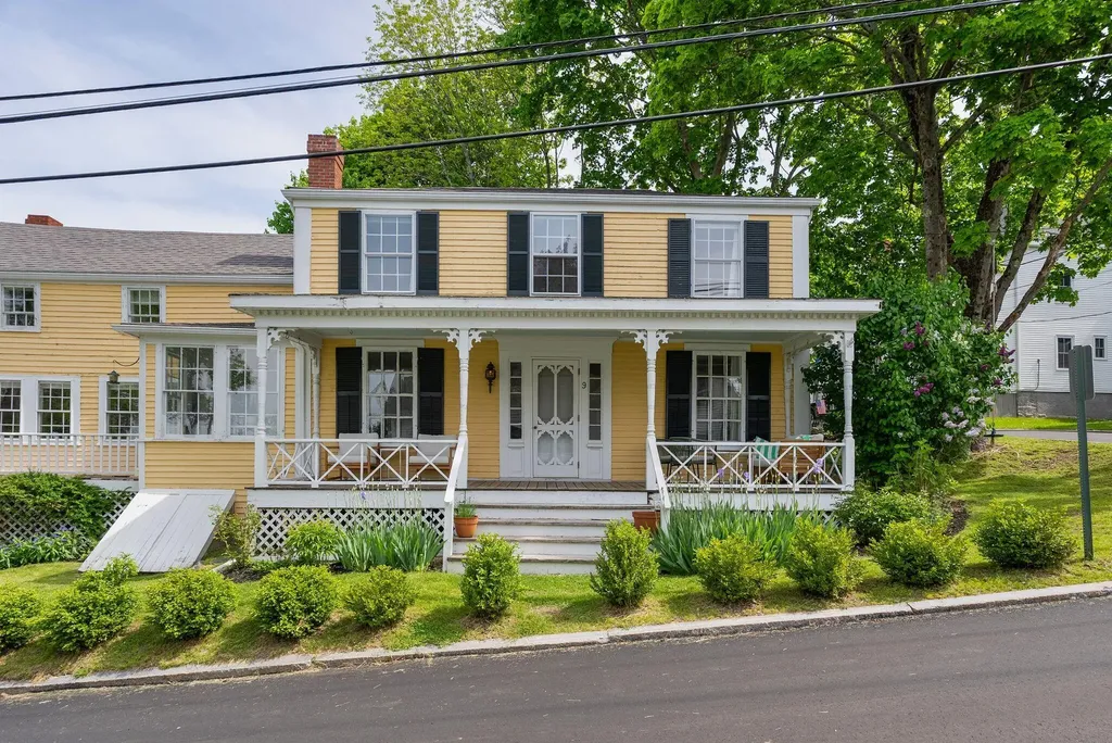 9 Bradbury Street Wiscasset ME 04578