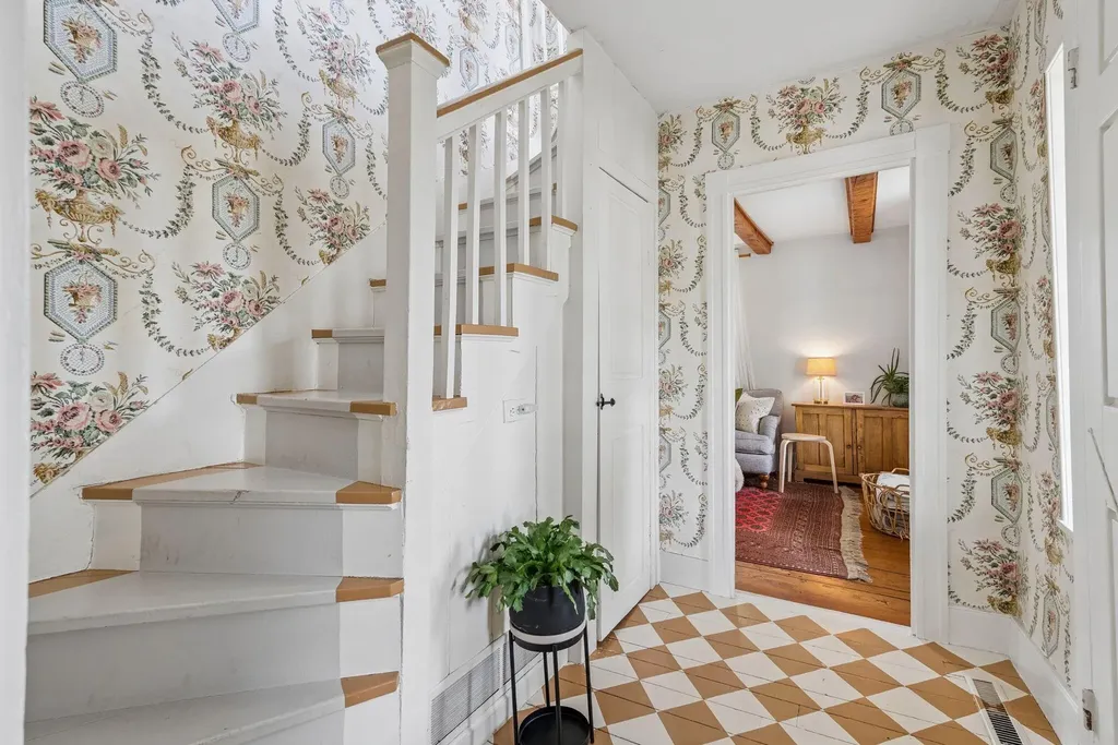 9 Bradbury Street Wiscasset ME 04578