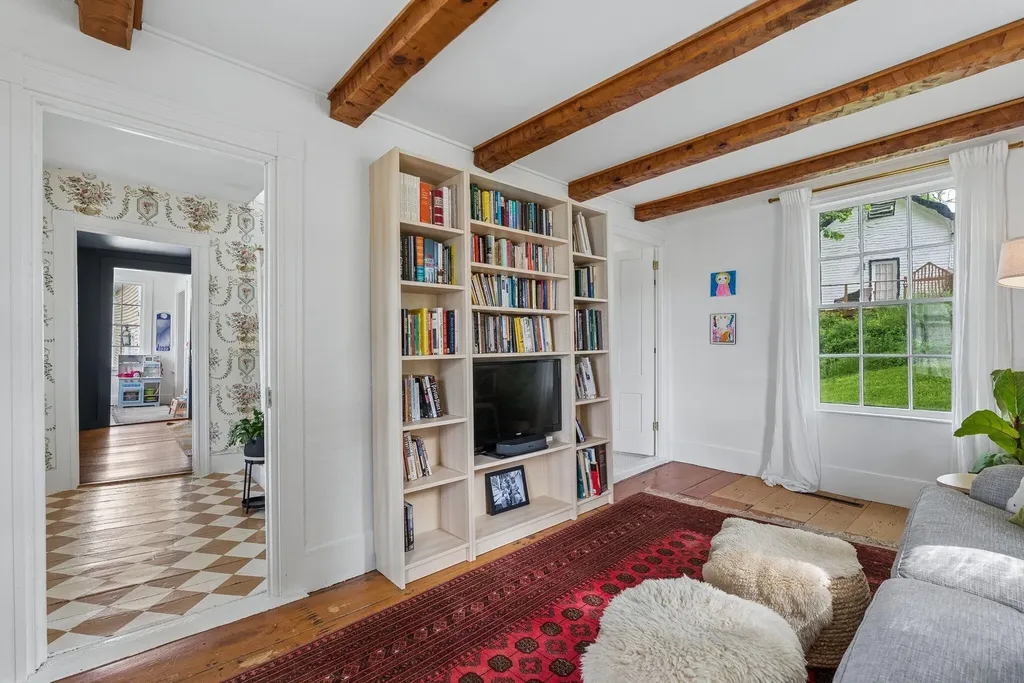 9 Bradbury Street Wiscasset ME 04578