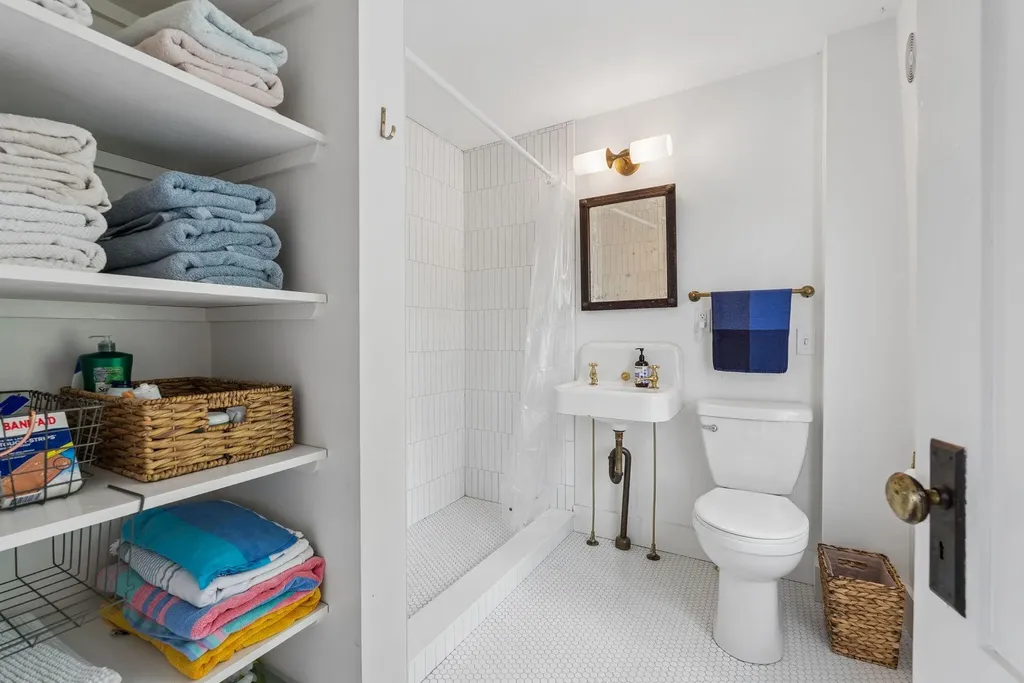 9 Bradbury Street Wiscasset ME 04578