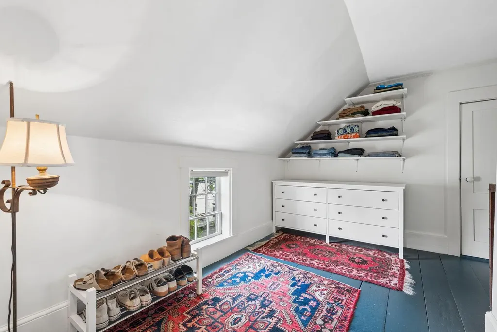 9 Bradbury Street Wiscasset ME 04578