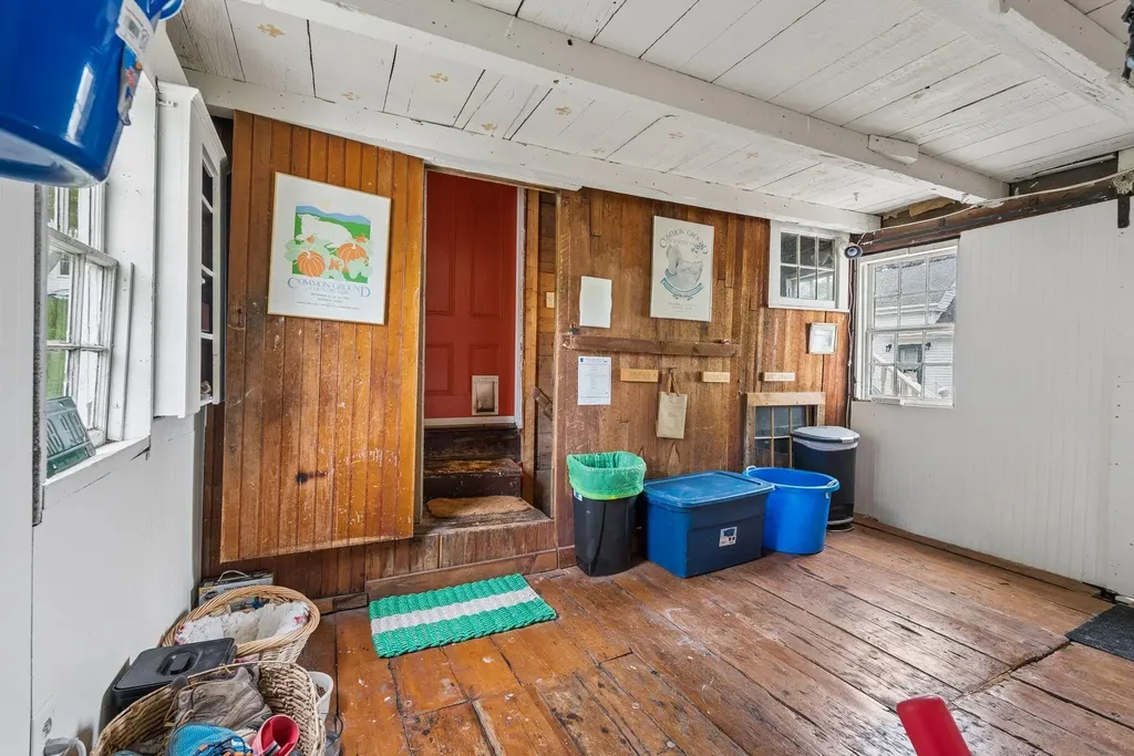 9 Bradbury Street Wiscasset ME 04578