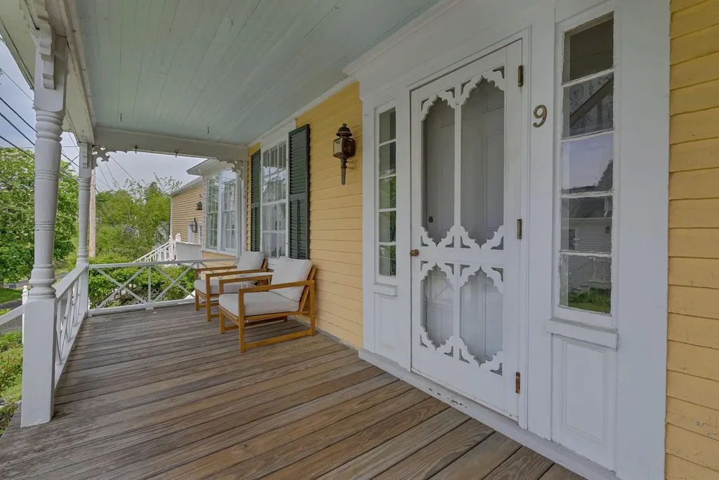 9 Bradbury Street Wiscasset ME 04578