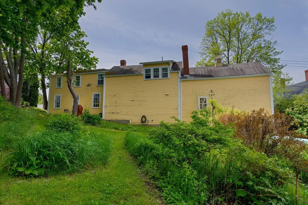 9 Bradbury Street Wiscasset ME 04578