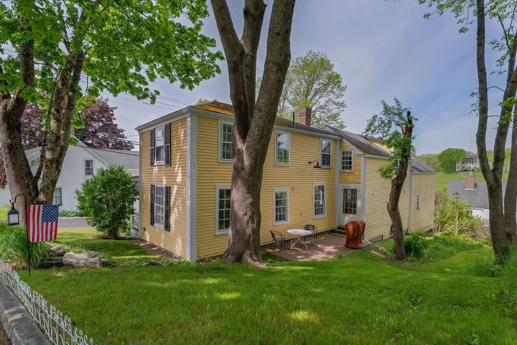 9 Bradbury Street Wiscasset ME 04578