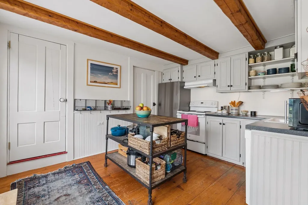 9 Bradbury Street Wiscasset ME 04578