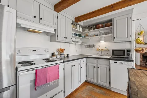 9 Bradbury Street Wiscasset ME 04578