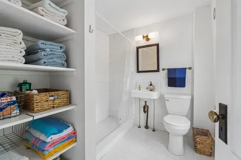 9 Bradbury Street Wiscasset ME 04578