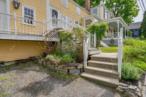 9 Bradbury Street Wiscasset ME 04578