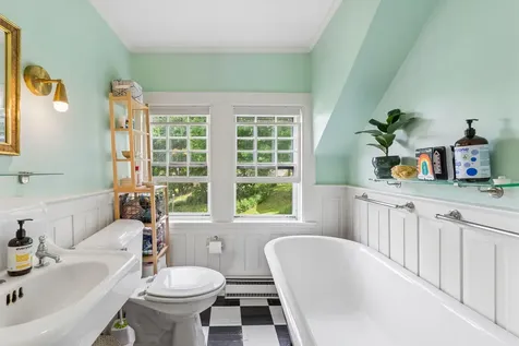 9 Bradbury Street Wiscasset ME 04578