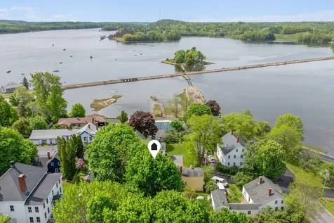 9 Bradbury Street Wiscasset ME 04578