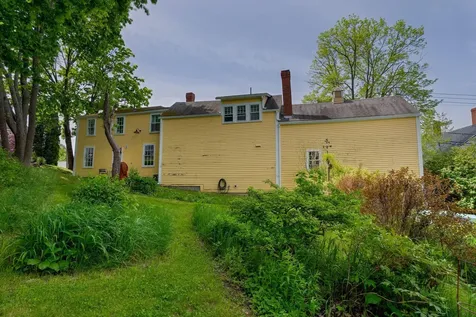 9 Bradbury Street Wiscasset ME 04578