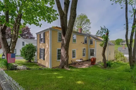 9 Bradbury Street Wiscasset ME 04578