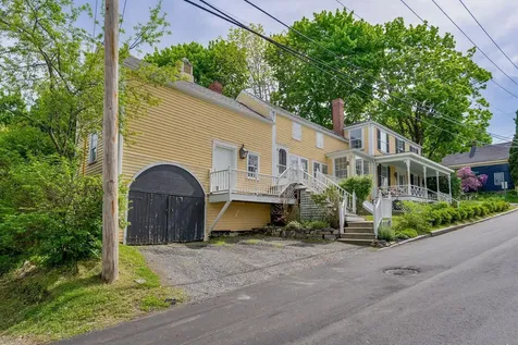 9 Bradbury Street Wiscasset ME 04578