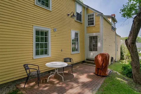 9 Bradbury Street Wiscasset ME 04578