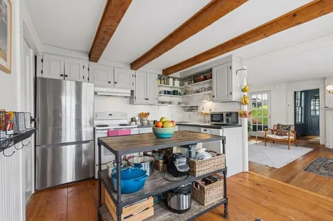 9 Bradbury Street Wiscasset ME 04578