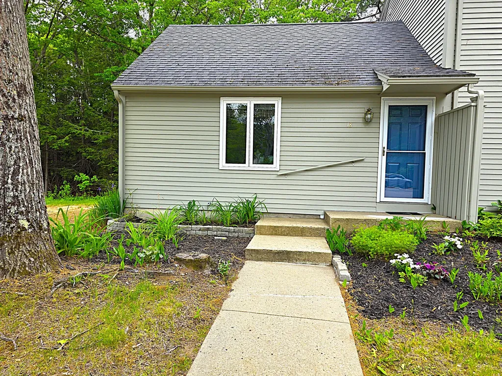 18 High Bluff Drive Kennebunk ME 04043